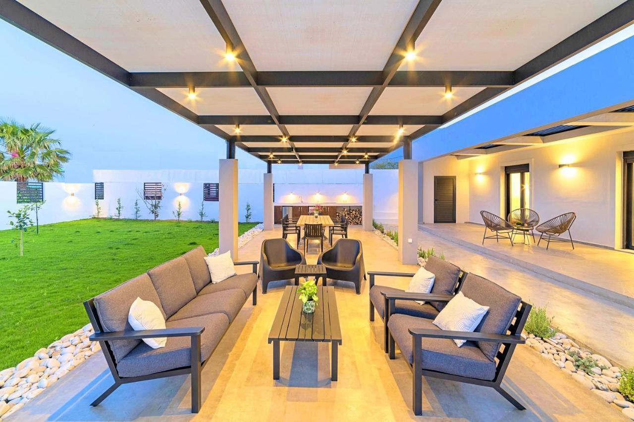 Villa Solaris Heated Pool & Jacuzzi