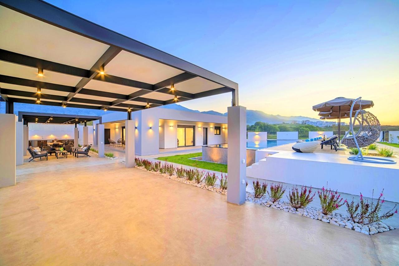 Villa Solaris Heated Pool & Jacuzzi *