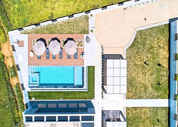 Villa Solaris Heated Pool & Jacuzzi