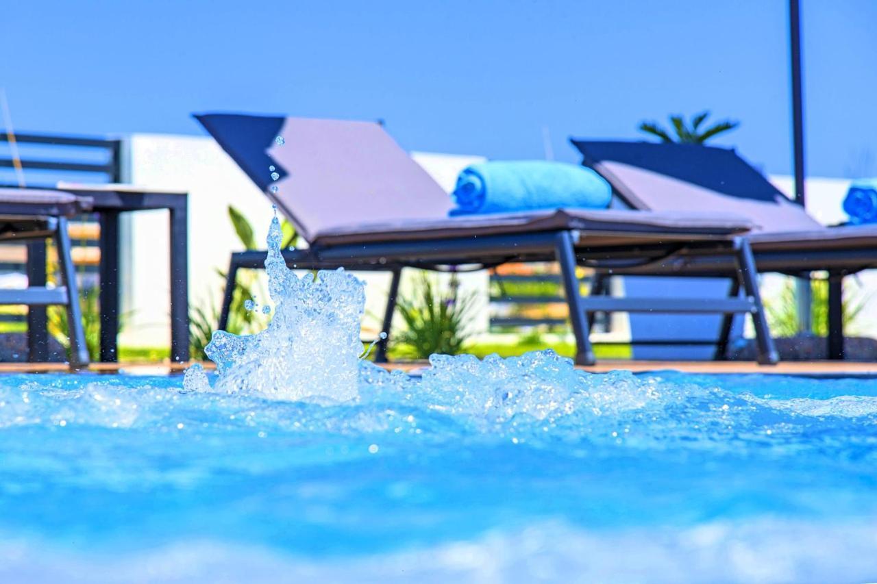 Solaris Heated Pool & Jacuzzi Villa *