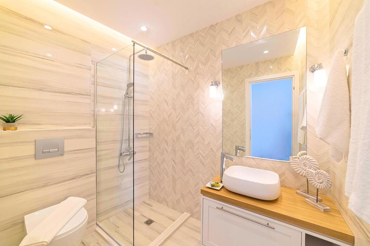 Solaris Heated Pool & Jacuzzi